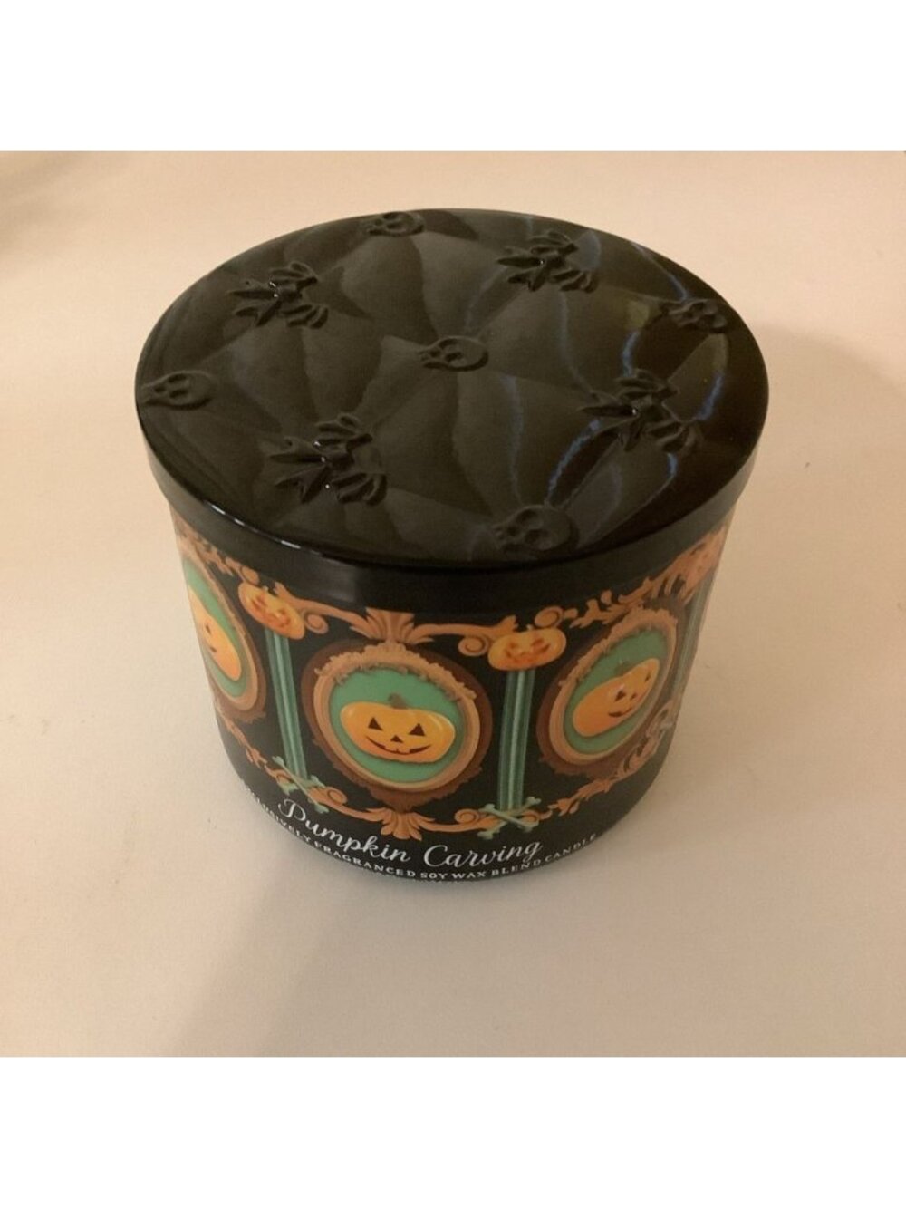 Pumpkin Carving 3-Wick Candle 25-45 burn hours 14.5 oz Bath & Body Works